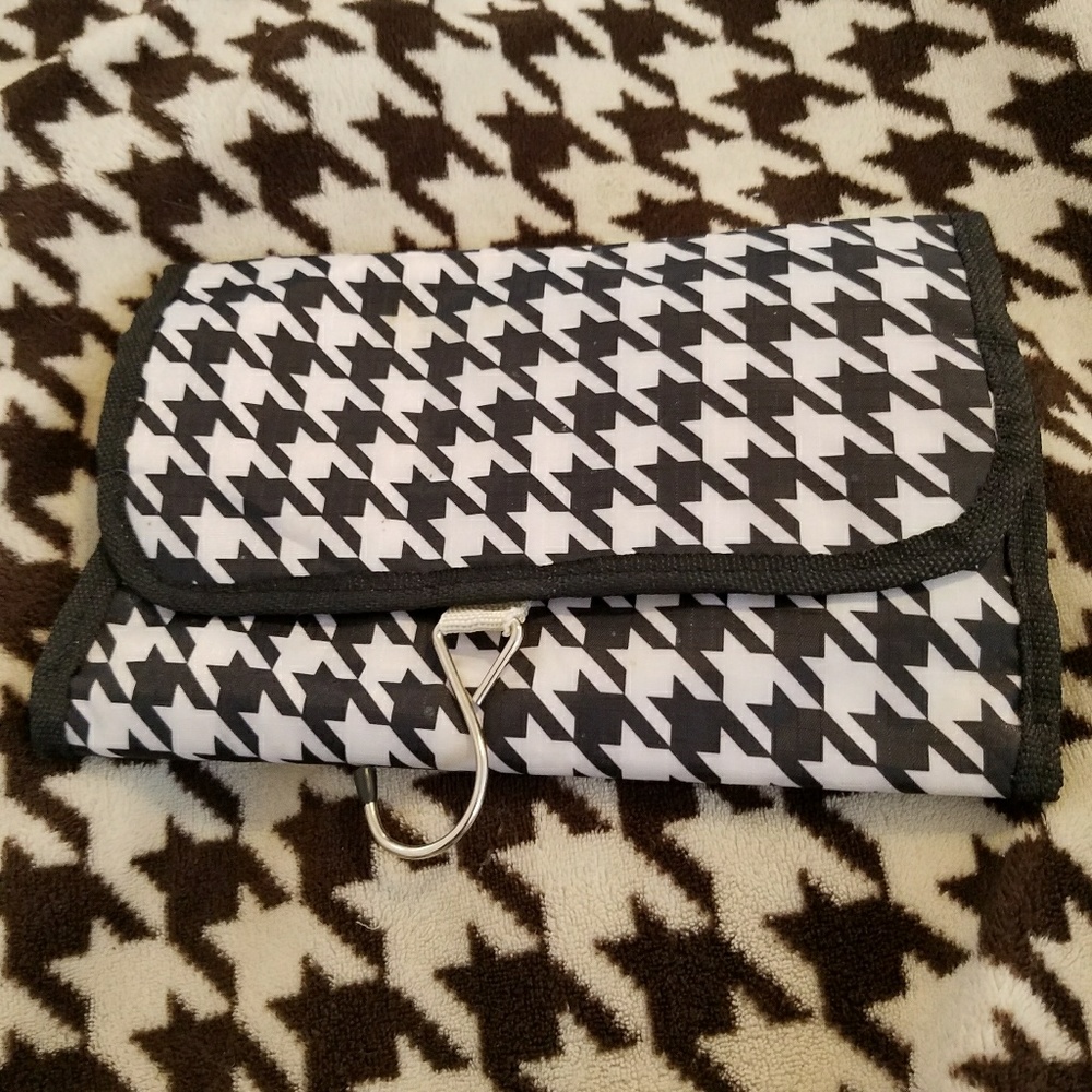 Houndstooth Hanging Makeup Organizer USED